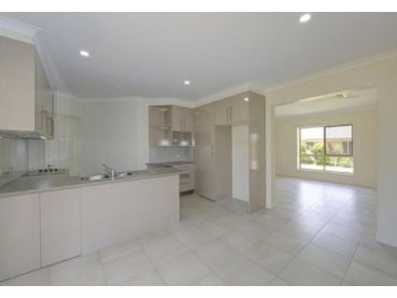 4/32 Heaps Street, Avenell Heights QLD 4670