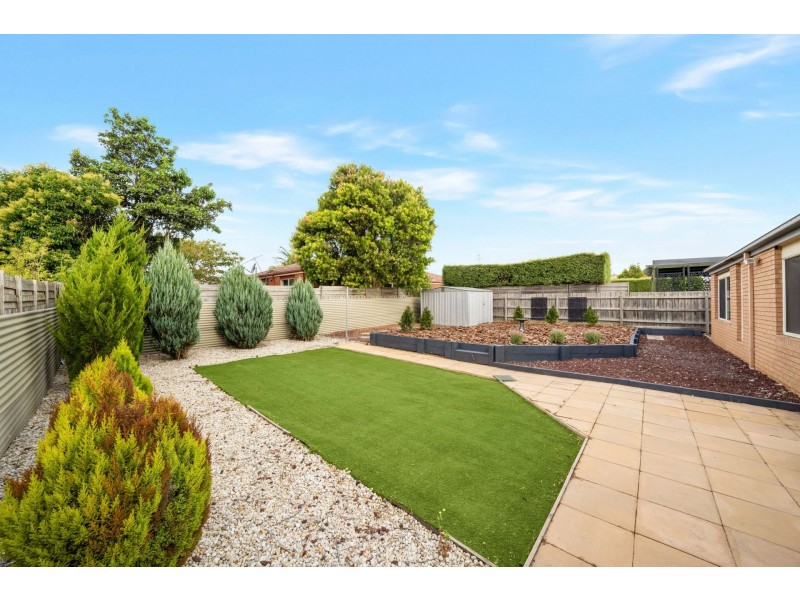 8 Geebung Road, Cranbourne West VIC 3977