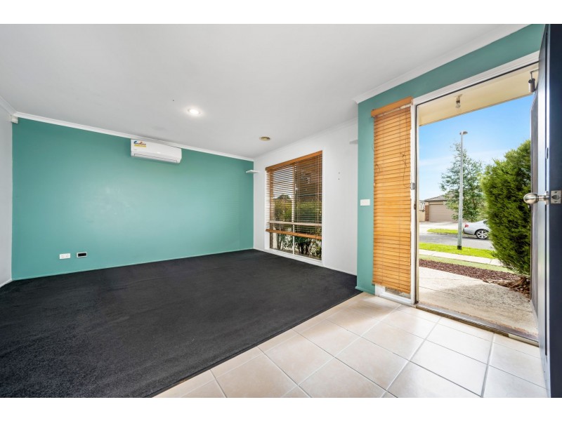 8 Geebung Road, Cranbourne West VIC 3977