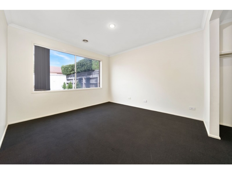 8 Geebung Road, Cranbourne West VIC 3977
