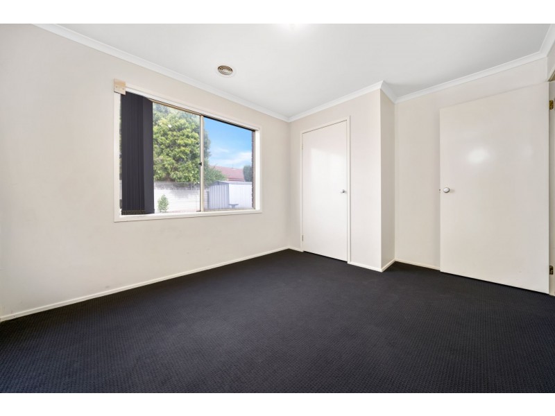 8 Geebung Road, Cranbourne West VIC 3977