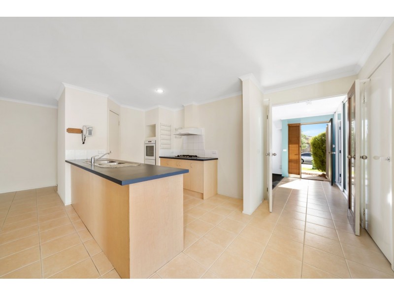 8 Geebung Road, Cranbourne West VIC 3977