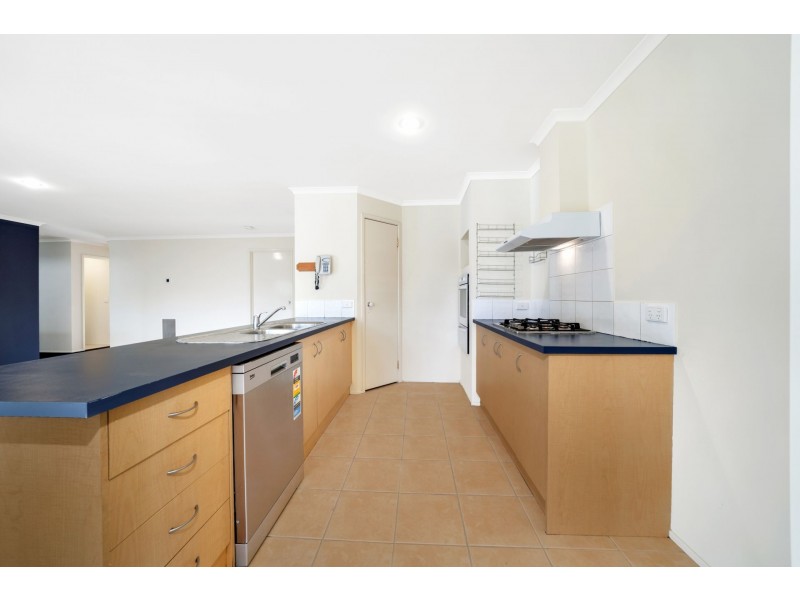 8 Geebung Road, Cranbourne West VIC 3977