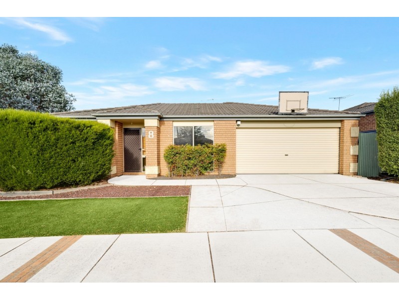 8 Geebung Road, Cranbourne West VIC 3977