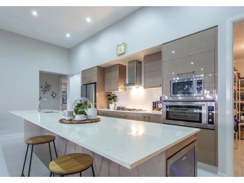 11 Oceanview Place, Mooroobool QLD 4870