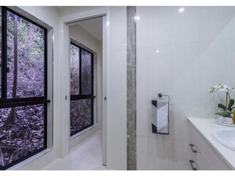 11 Oceanview Place, Mooroobool QLD 4870