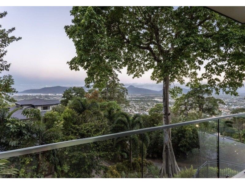 11 Oceanview Place, Mooroobool QLD 4870