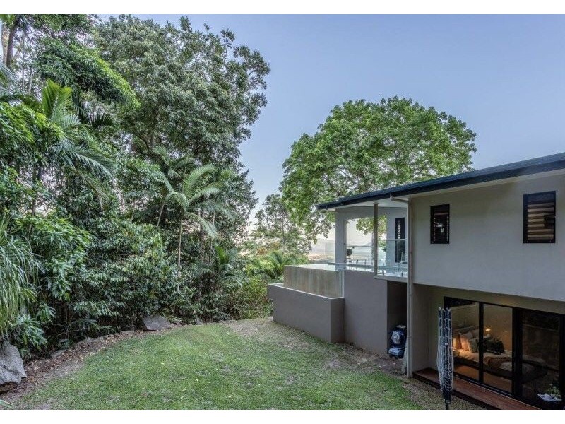 11 Oceanview Place, Mooroobool QLD 4870