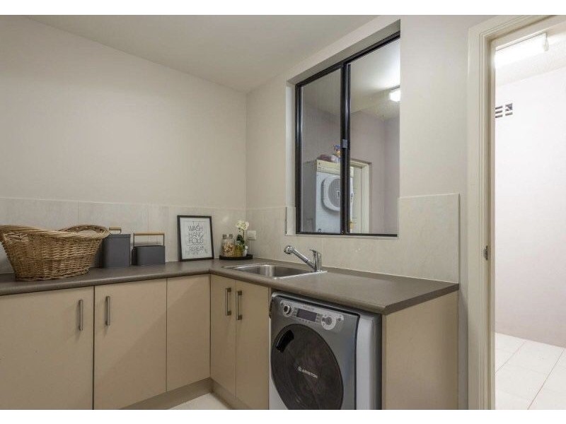 11 Oceanview Place, Mooroobool QLD 4870