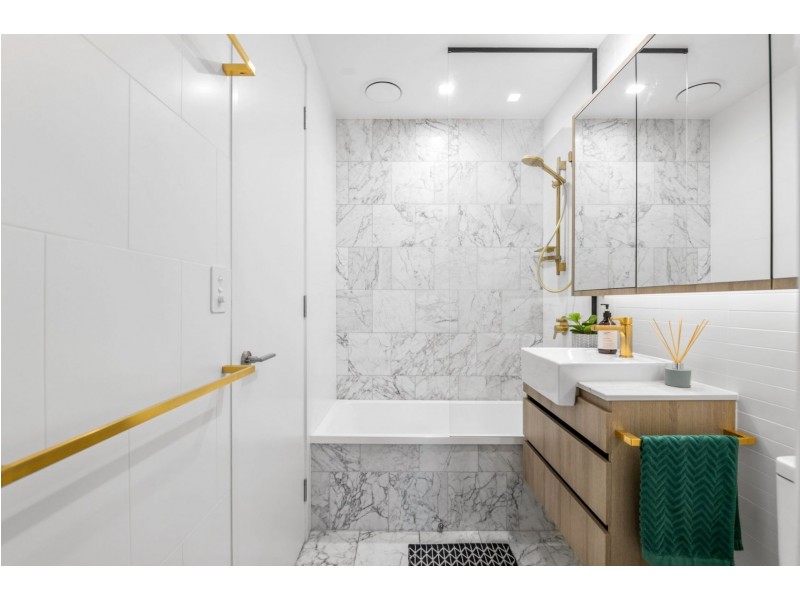 1402/18 Longland Street, Newstead QLD 4006