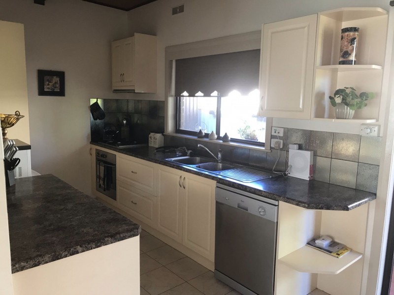 Unit 1/4 Caraselle Avenue, Wangaratta VIC 3677