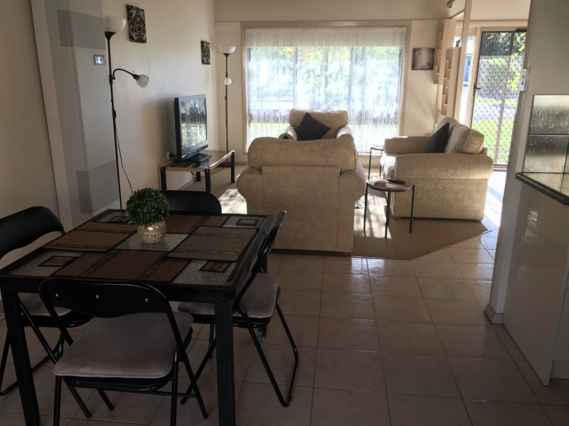 Unit 1/4 Caraselle Avenue, Wangaratta VIC 3677