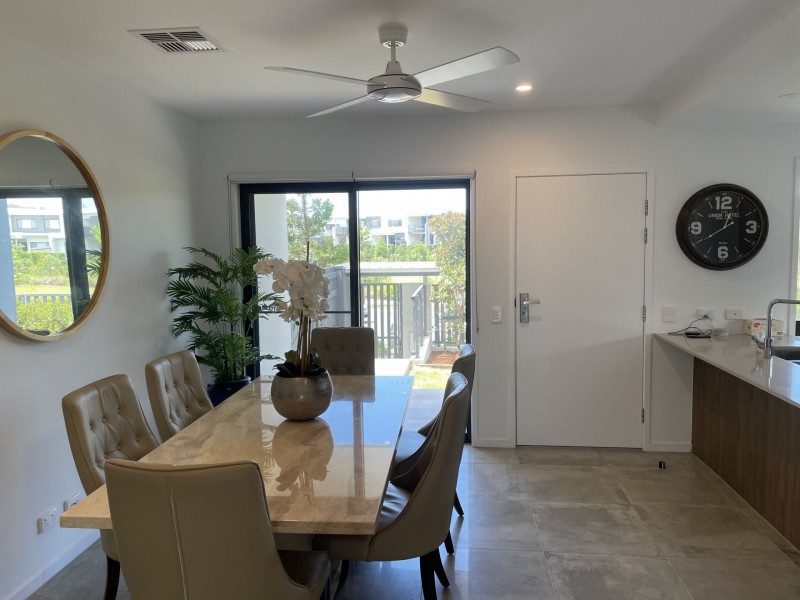 11/192 Greenacre Drive, Arundel QLD 4214