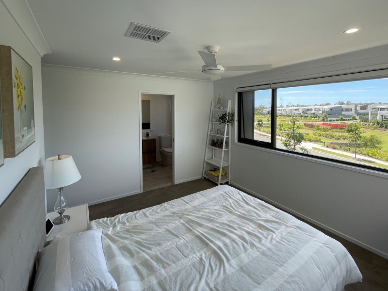 11/192 Greenacre Drive, Arundel QLD 4214