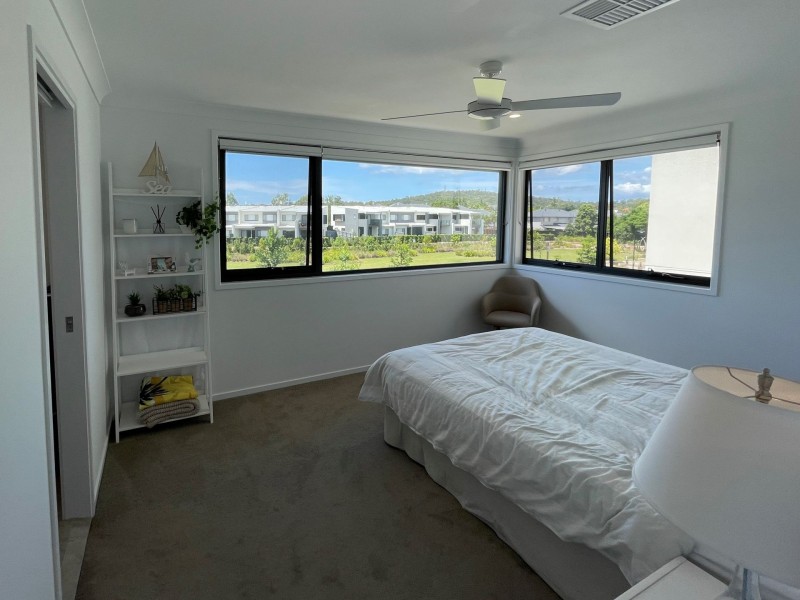 11/192 Greenacre Drive, Arundel QLD 4214