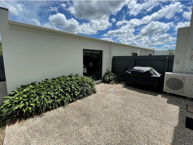 11/192 Greenacre Drive, Arundel QLD 4214
