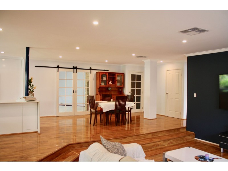 8 Burnside court, Kingsley WA 6026