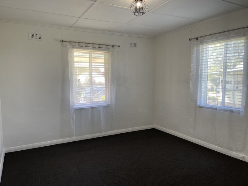 23 Molesworth Street, Tenterfield NSW 2372