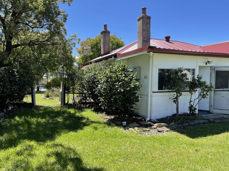 23 Molesworth Street, Tenterfield NSW 2372