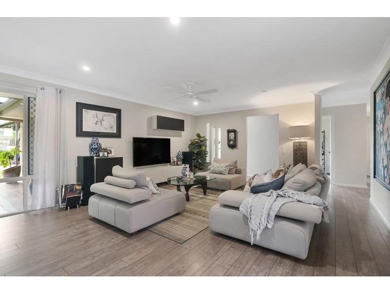 6 Rosswood Court, Helensvale QLD 4212