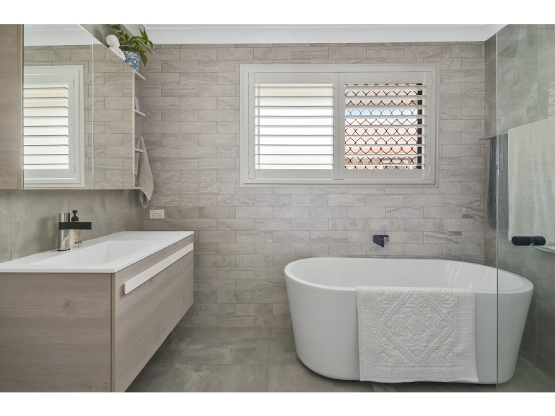 6 Rosswood Court, Helensvale QLD 4212