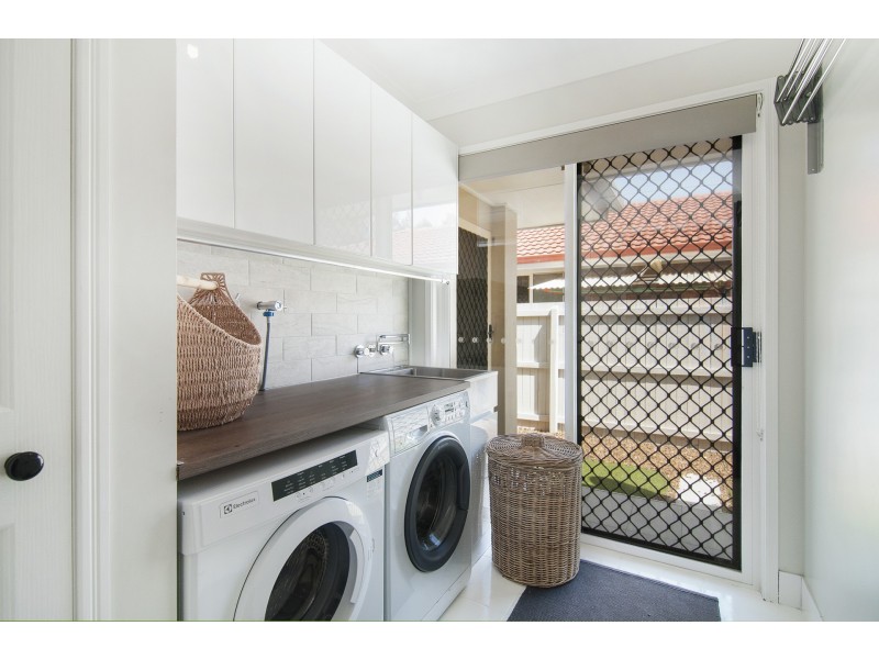 6 Rosswood Court, Helensvale QLD 4212