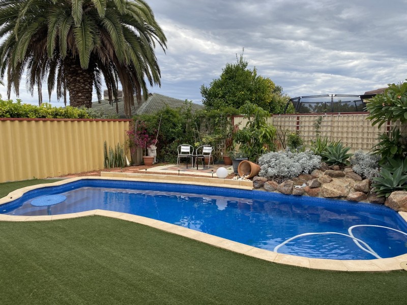 19 Port Royal Drive, Safety Bay WA 6169