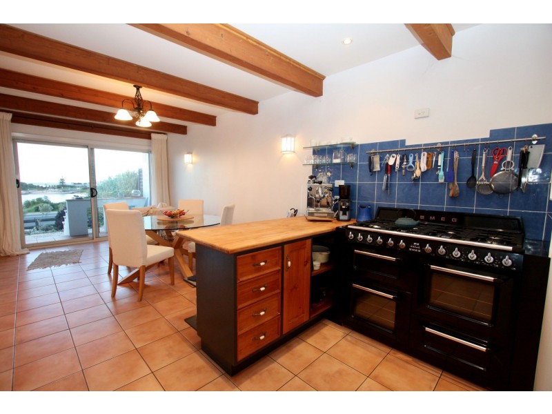 2/2 Tasman Highway, Bicheno TAS 7215