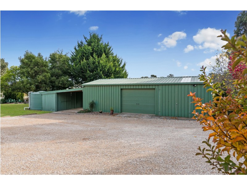 28 Heddle Road, Lancefield VIC 3435