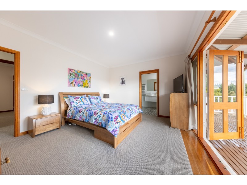 28 Heddle Road, Lancefield VIC 3435