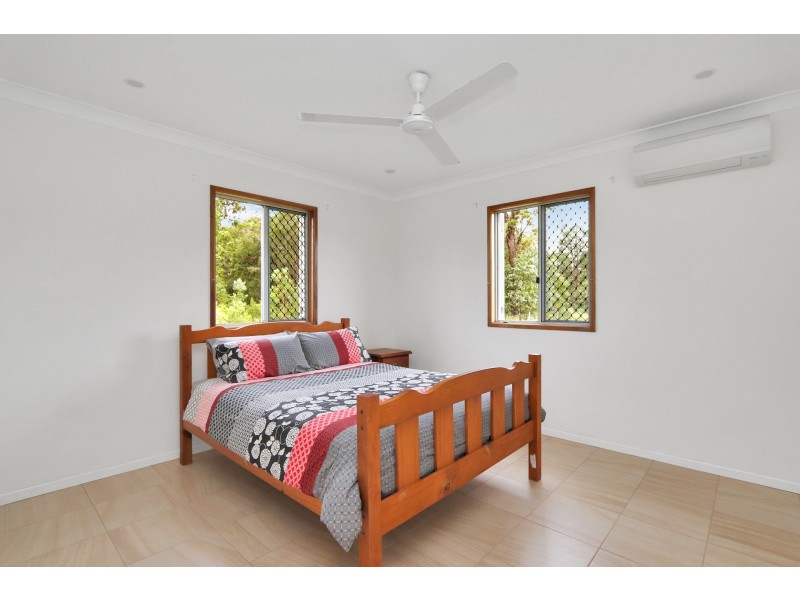 1 Hull Heads Road, Hull Heads QLD 4854