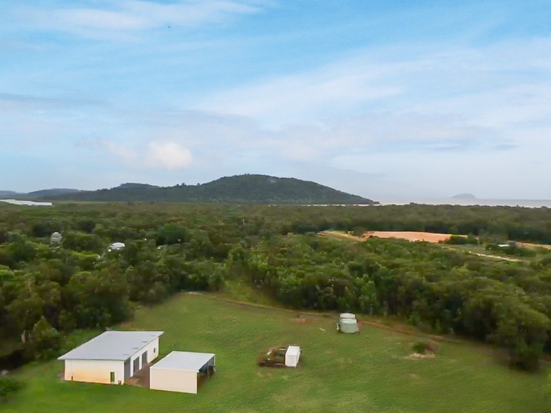 1 Hull Heads Road, Hull Heads QLD 4854