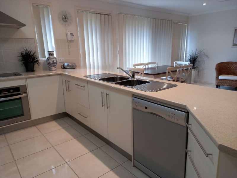 8 Green Avenue, Branyan QLD 4670