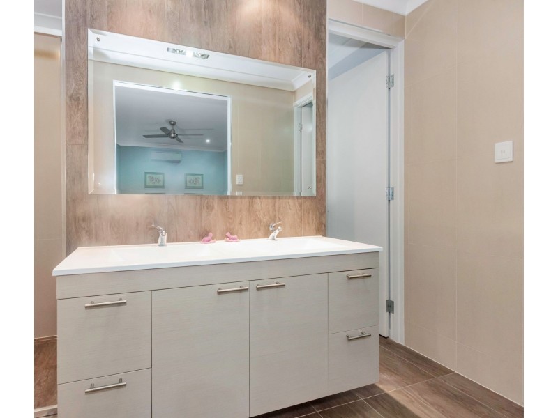 5 Monterrico Circuit, Beaconsfield QLD 4740