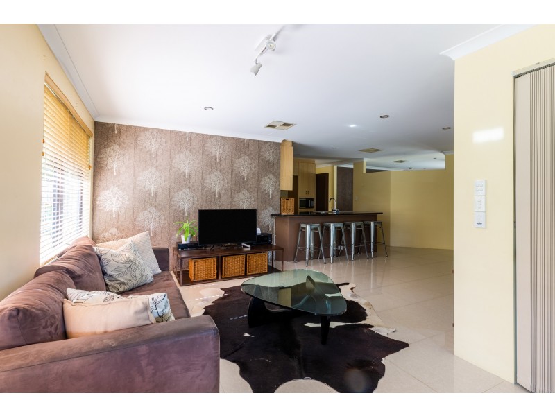 5 Woodspring Trail, Canning Vale WA 6155