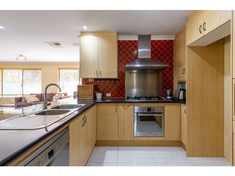 5 Woodspring Trail, Canning Vale WA 6155