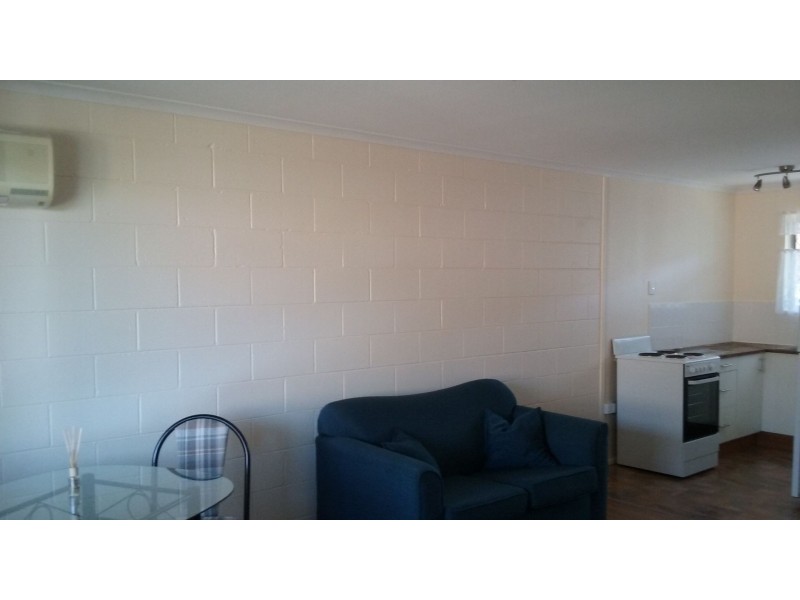 4/6 Wenitong Street, West Gladstone QLD 4680