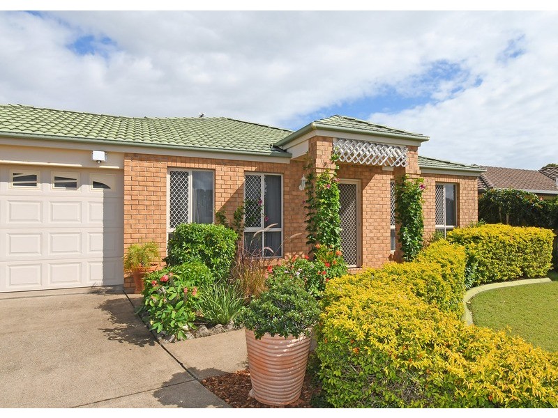 12 Wyuna Court, Urangan QLD 4655