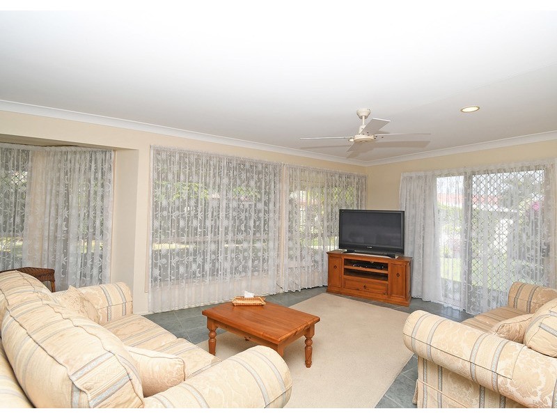 12 Wyuna Court, Urangan QLD 4655