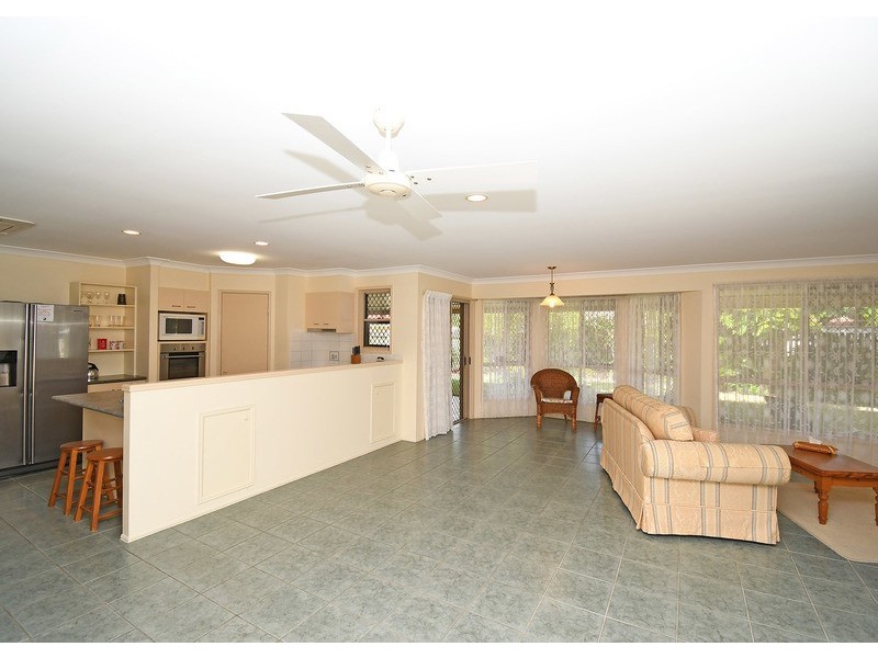 12 Wyuna Court, Urangan QLD 4655