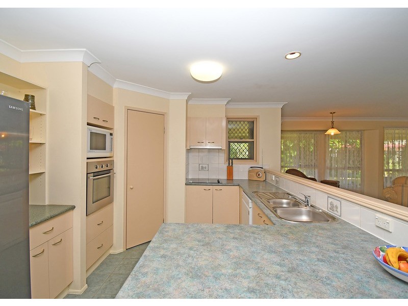 12 Wyuna Court, Urangan QLD 4655