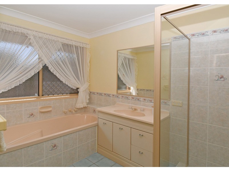 12 Wyuna Court, Urangan QLD 4655