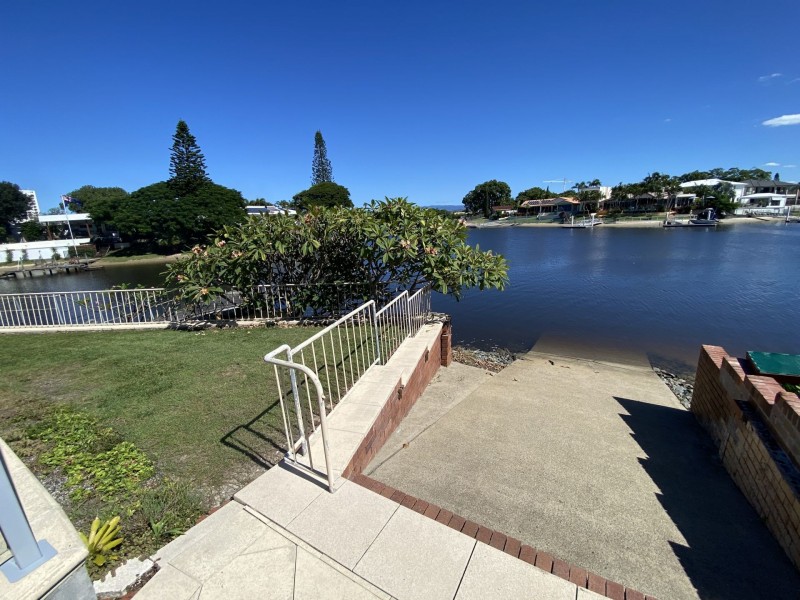 14 Welby Street, Broadbeach Waters QLD 4218
