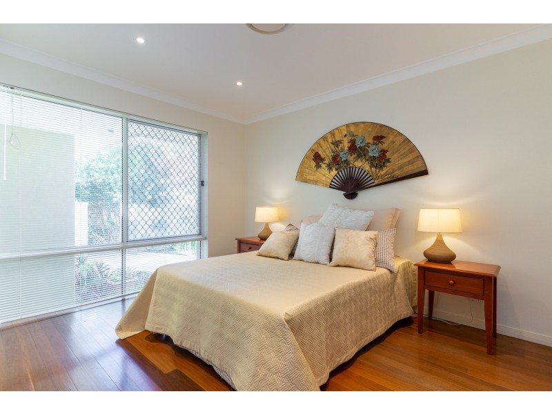 14 Welby Street, Broadbeach Waters QLD 4218