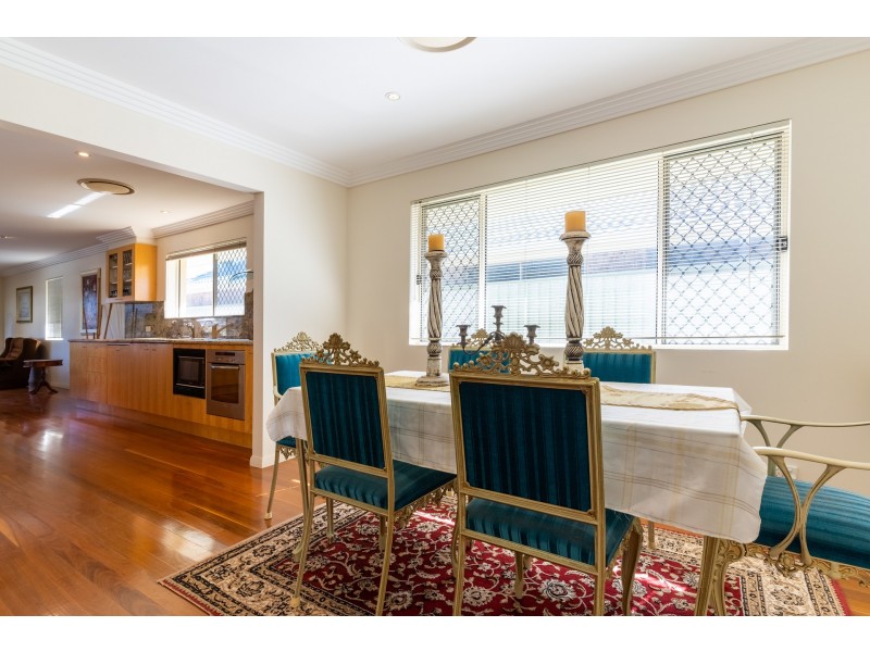 14 Welby Street, Broadbeach Waters QLD 4218