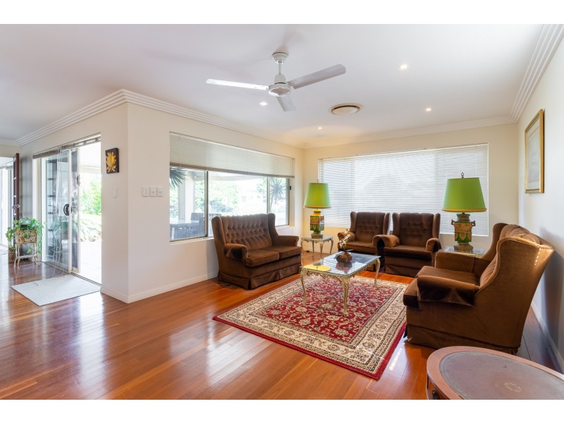 14 Welby Street, Broadbeach Waters QLD 4218