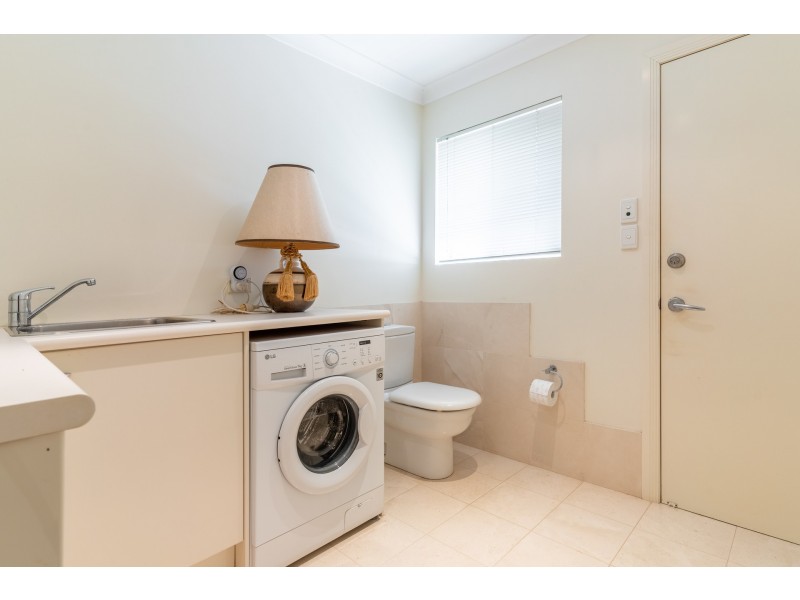 14 Welby Street, Broadbeach Waters QLD 4218