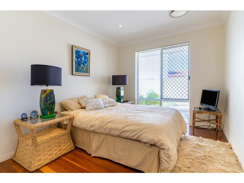 14 Welby Street, Broadbeach Waters QLD 4218