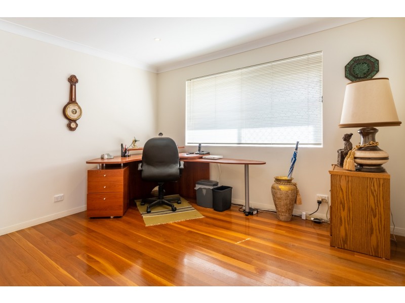 14 Welby Street, Broadbeach Waters QLD 4218