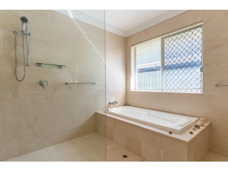 14 Welby Street, Broadbeach Waters QLD 4218